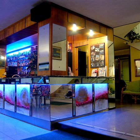 Hotel Continental ベラーリア・イジェア・マリーナ エクステリア 写真