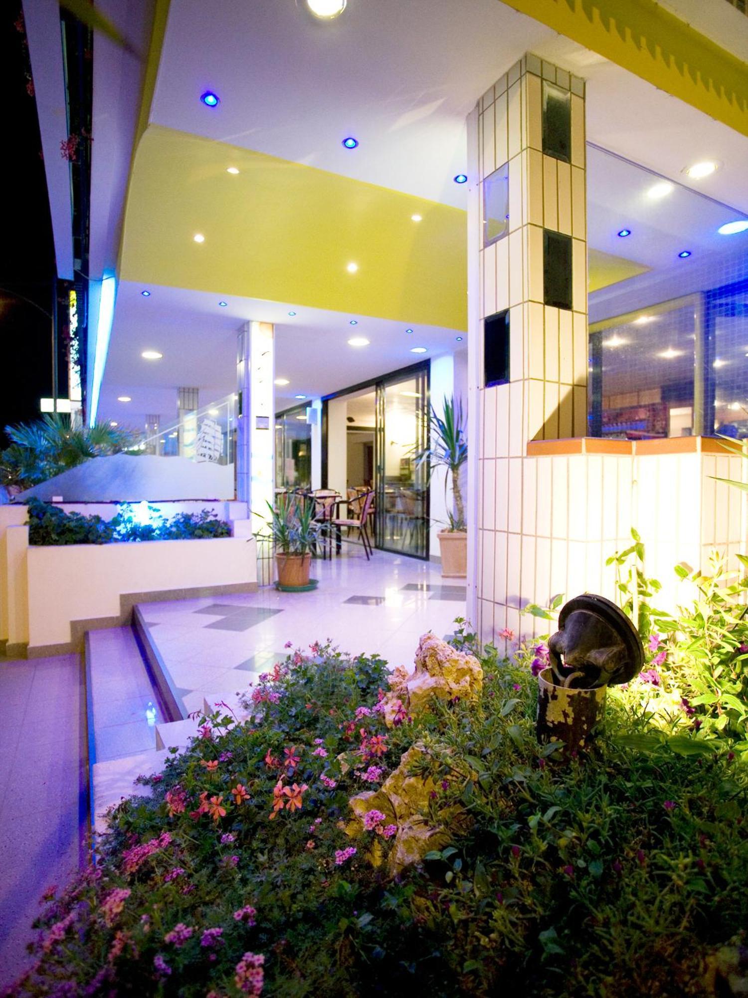 Hotel Continental ベラーリア・イジェア・マリーナ エクステリア 写真